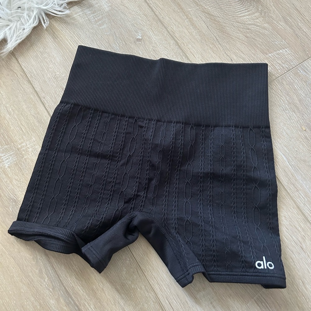 ALO YOGA cable knit shorts